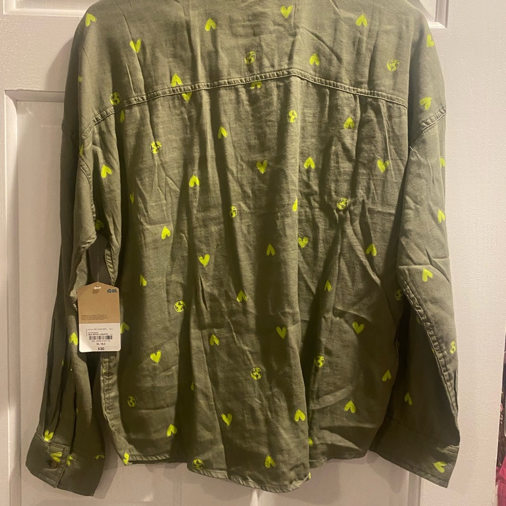 Button-up long sleeve - Picture 6 of 6